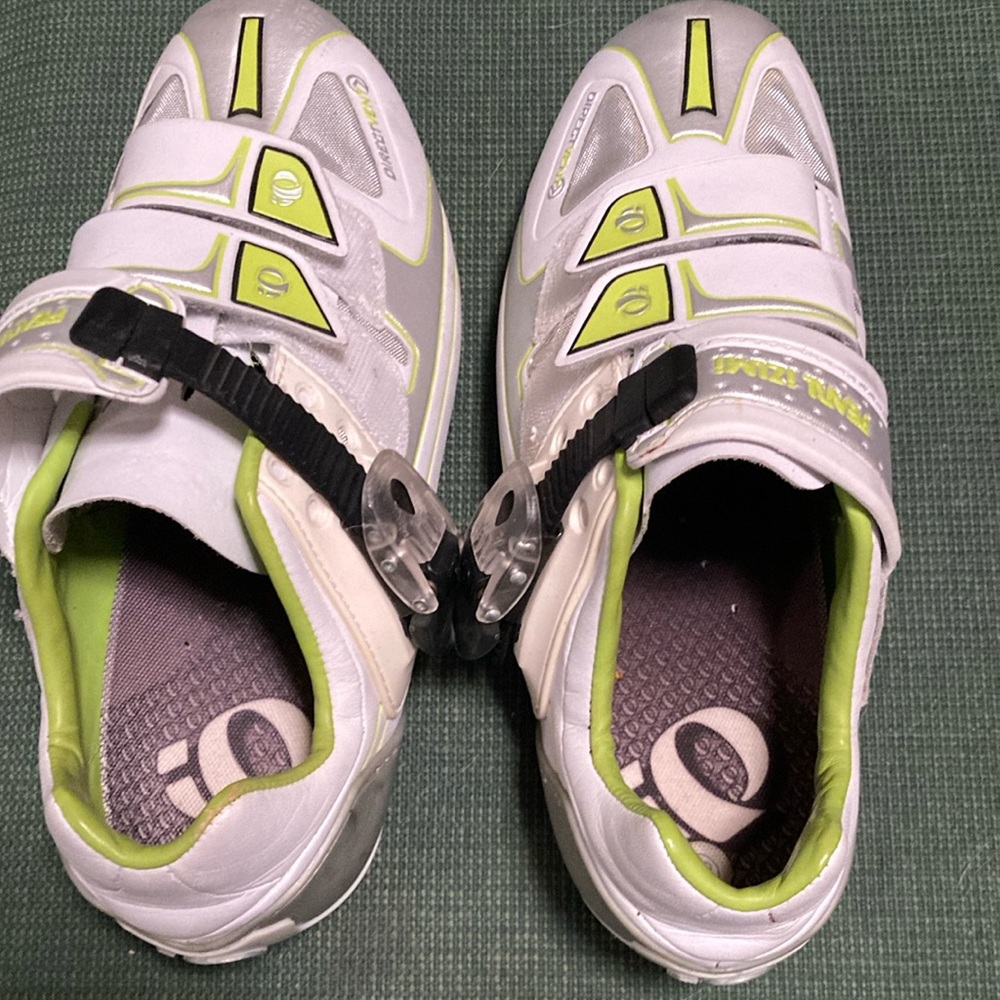 Women’s Pearl Izumi cycling shoes